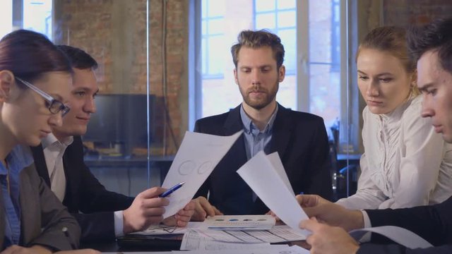 The end of the meeting, businessmen scatter paper. Have fun.