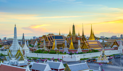 Grand palace and Wat phra keaw at sunset bangkok, Thailand. Beautiful Landmark of Thailand. Temple of the Emerald Buddha. - obrazy, fototapety, plakaty
