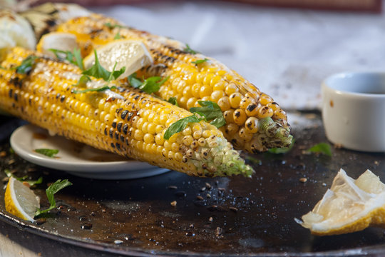 grilled corn on with lemon, herbs and spices