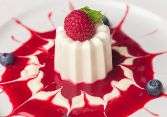 Panna cotta with Raspberry Sauce