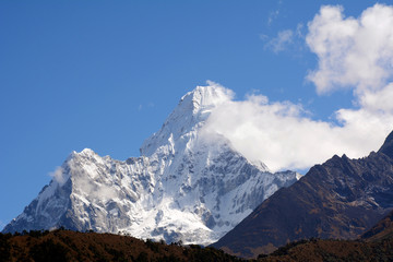 Fototapeta na wymiar Hiking in Khumbu Valley in Himalayas mountains, Everest Base Camp trek, Nepal.