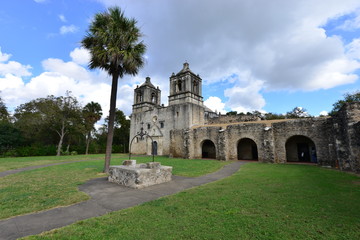 Fototapeta na wymiar A 1755 Mission in San Antonio, America.