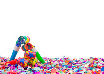 Bunte Tröten und Konfetti