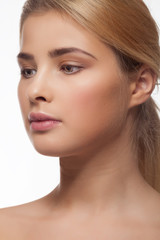 Naklejka premium Beauitful woman with perfect skin and natural make up