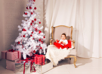 Obraz premium Baby with christmas background