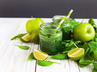 Healthy green smoothie with spinach, lime and apple