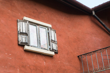 Fototapeta na wymiar Italian style wood window