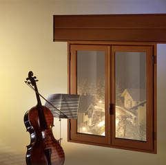 Ambiente con finestra e violoncello
