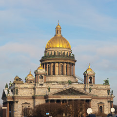 Obraz premium St. Isaac's Cathedral on a sunny day