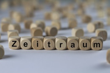 Zeitraum - Holzwürfel mit Buchstaben