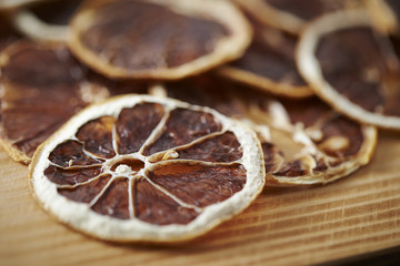 Dried grapefruit slices