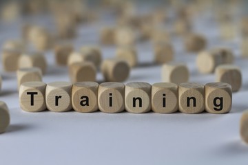 Training - Holzwürfel mit Buchstaben
