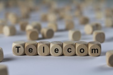 Telecom - Holzwürfel mit Buchstaben