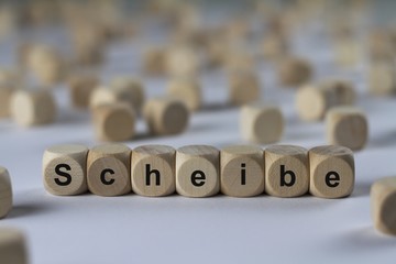Scheibe - Holzwürfel mit Buchstaben