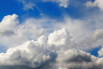 Naklejka na ściany i meble cumulus clouds in the sky