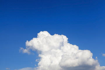 Naklejka na ściany i meble cumulus clouds in the sky