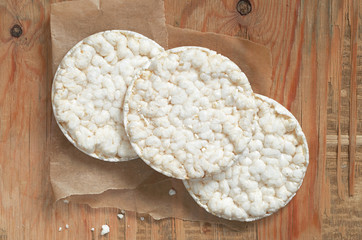 Round rice crackers