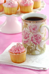 Mini strawberry cupcakes with tea