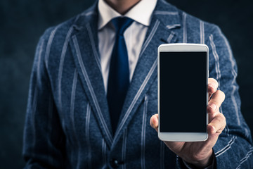 スマートフォンとビジネスマン