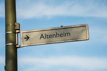 Fototapeta premium Schild 67 - Altenheim