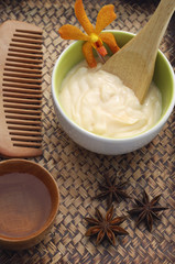 Honey and yogurt natural body mask