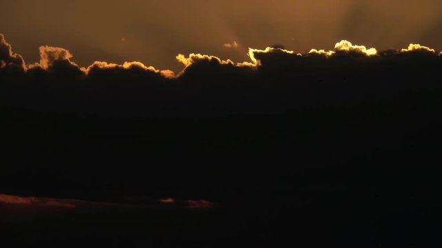 4K・夕陽の雲のアップ_3-818