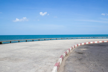 Obraz premium roadside at the beach