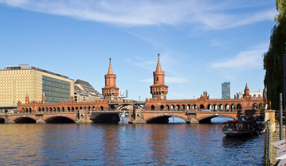 Fototapeta na wymiar Berlin, Oberbaumbrücke