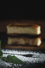 Cheesecake with figs and strawberry jam