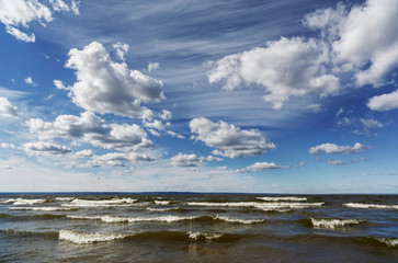 Небо набигающие волны сильный ветер