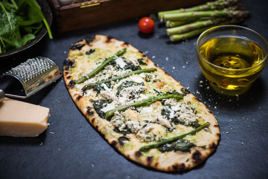 asparagus and chicken green pizza