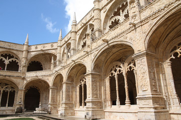 Fototapeta na wymiar Lisbonne, dans le patio du monastère de Belém