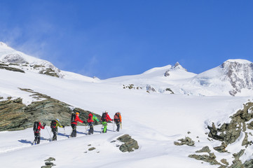 Seilschaft mit Bergführer im Hochgebirge