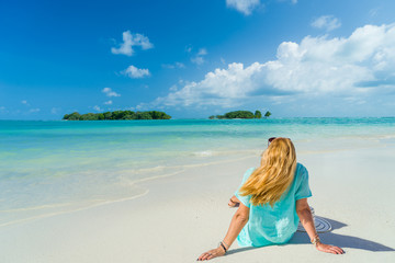 portrait of young pretty woman looking to the ocean