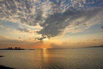 Fototapeta premium 海に沈む夕日