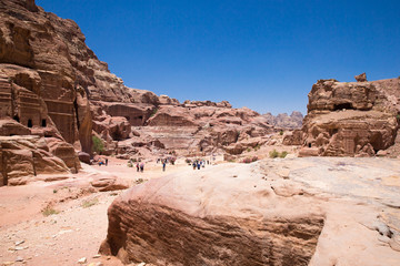 Fototapeta premium PETRA, JORDAN - APRIL 12, 2014: Unidentified people in front of