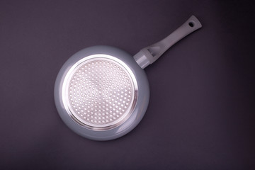 clean empty pan back side © geniuskp