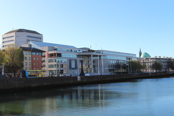 Obraz premium Dublin bei schönem Wetter