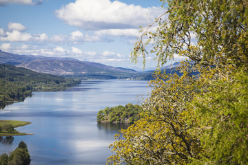 Fototapeta na wymiar Loch Tummel gesehen von Queen's View - Perthshire Schottland