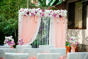 Fototapeta premium Pink wedding arch