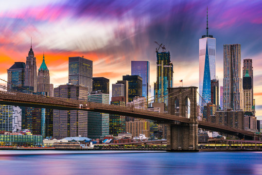 Fototapeta Fototapeta Panorama Nowego Jorku podczas kolorowego zachodu słońca z widokiem