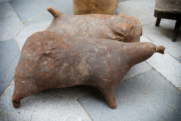 Botas de vino antiguas o pellejos de vino