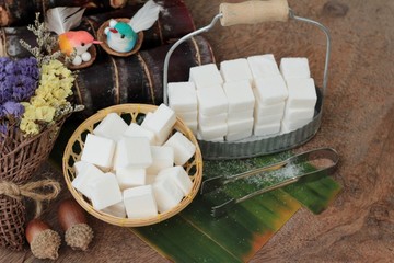 White sugar cubes is organic and cane.