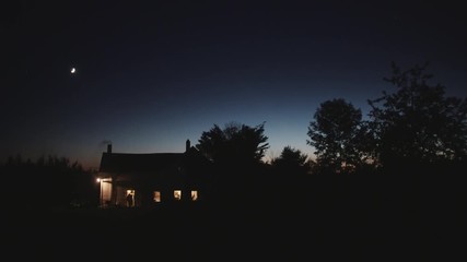 Maison canadienne en plein coeur de la forêt 