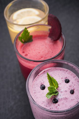 lemon and currant smoothie