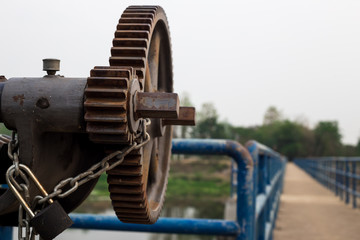 Dam gear system is lock.