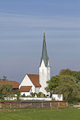 Fototapeta na wymiar Kirche St. Peter und Paul in Kirchbichl