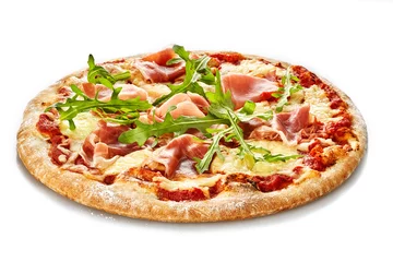 Papier Peint photo Pizzeria Pizza au jambon et salade de roquette isoler sur fond blanc