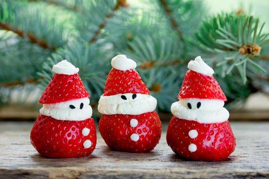 Christmas fun food idea - strawberry Santa Claus