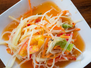 Thai papaya salad (Som tum Thai)